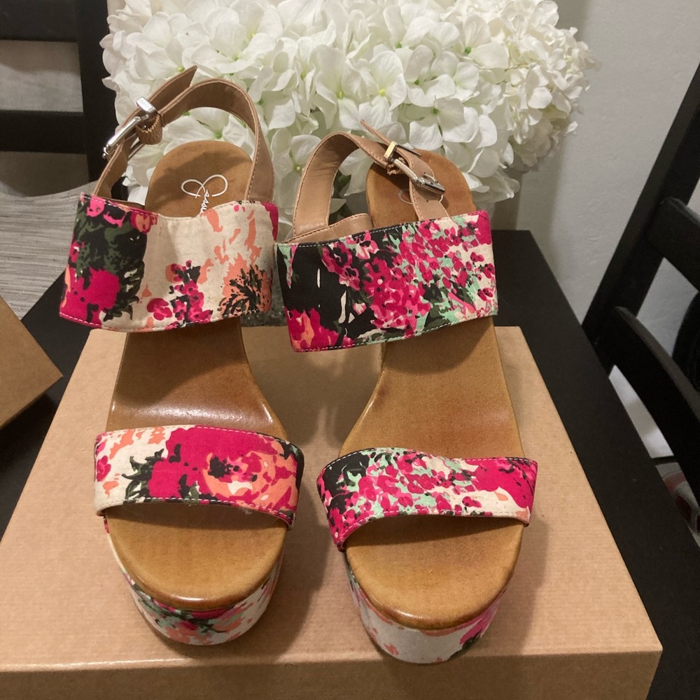 Floral wedges